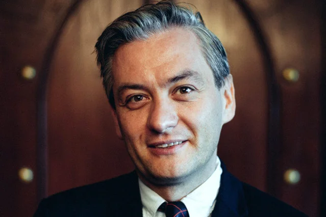 internauci zarzucają Biedroniowi "profanację".