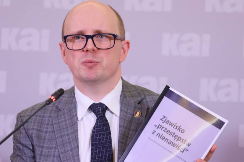 Prezes organizacji Ordo Iuris - Jerzy Kwaśniewski, podał na Twitterze dokładne nazwy środków wczesnoporonnych, a także informacje jak z ich pomocą przeprowadzić aborcję