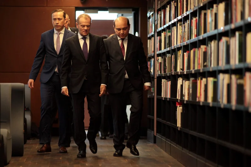Donald Tusk pewnie "nieco" inaczej wyobrażał sobie swoją europejską karierę...