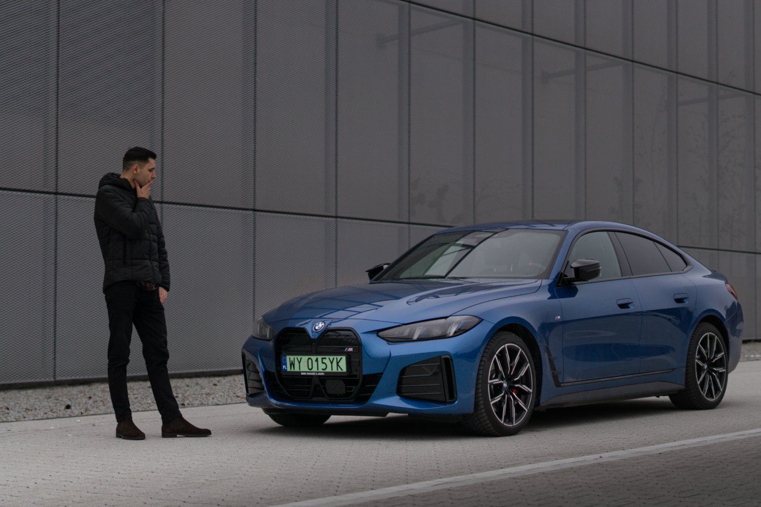 Pojechałem w trasę elektrycznym BMW. Jego zasięg zweryfikował... przymrozek