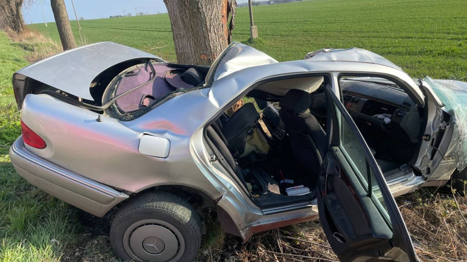 Tragiczny wypadek samochodowy pod Korfantowem. Dwie ofiary śmiertelne
