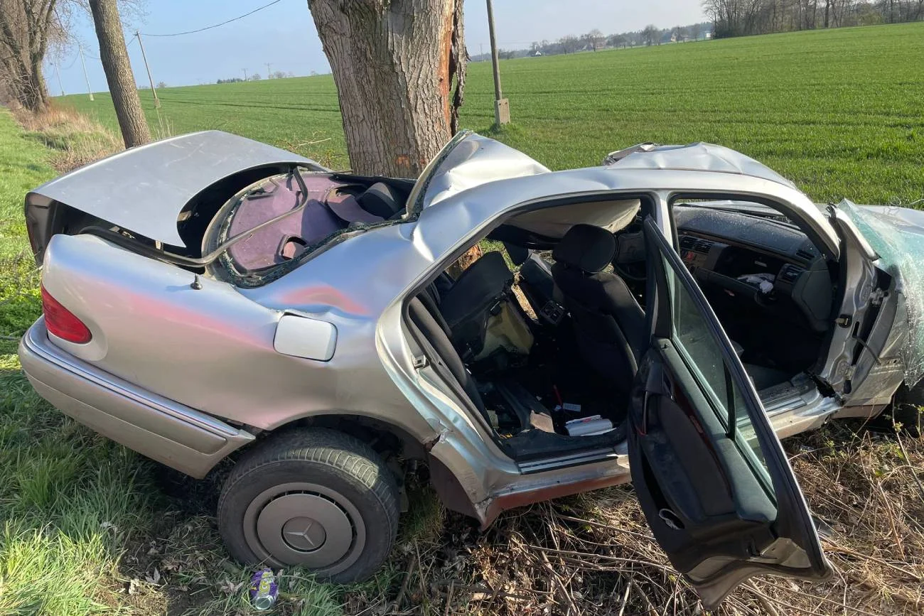 Tragiczny wypadek samochodowy pod Korfantowem. Dwie ofiary śmiertelne
