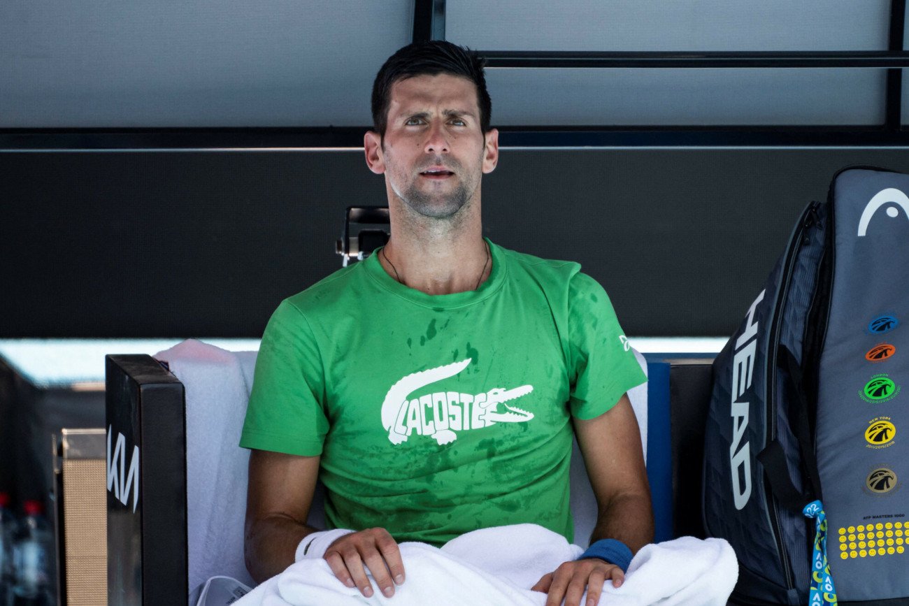 Lider rankingu tenisistów, Novak Djoković, ponownie trafił do aresztu administracyjnego w Melbourne.