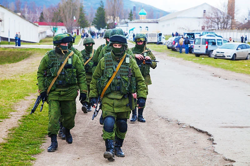 Na Ukrainie rosyjska armia testuje swoje niekonwencjonalne metody, ale jednocześnie odsłania je przed Zachodem.