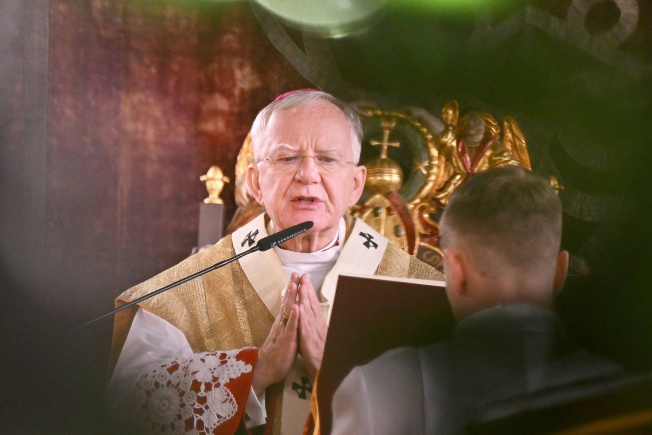 Religia w szkołach z mniejszą liczbą godzin. Abp Jędraszewski mówił o mroku