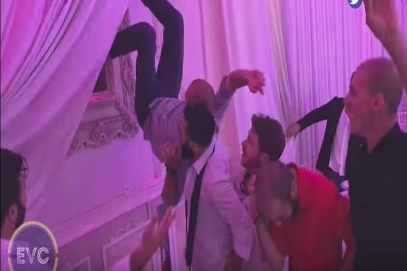 Internet wykreował nowe "wyzwanie". Tym razem to taniec dabke.