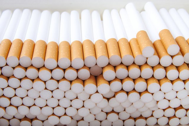 Fałszowanie papierosów zaczyna być domeną polskich gangów. Tylko w jednej fabryce funkcjonariusze Straży Granicznej odkryli 20 mln sztuk nielegalnych papierosów.