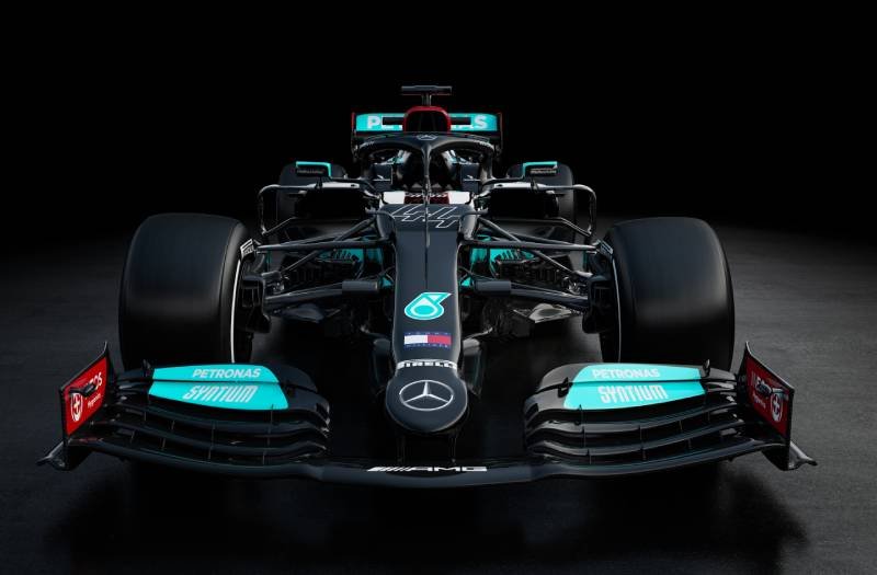 Mercedes zaprezentował W12, bolid na nowy sezon F1.
