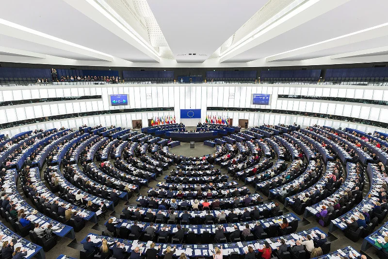 Wybory do europarlamentu odbywają się co 5 lat.