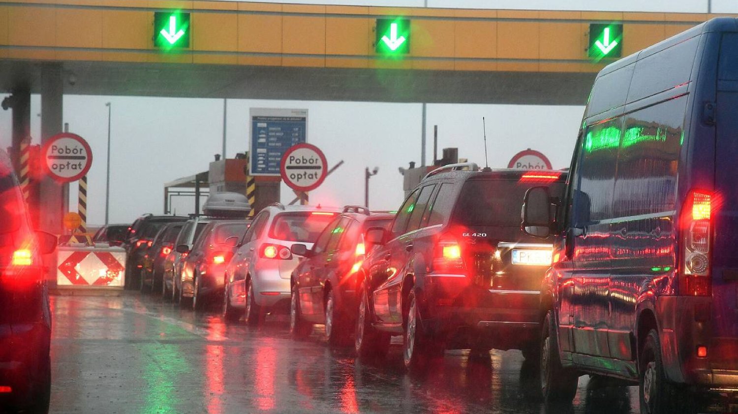 Na rządowych odcinkach autostrad A2 i A4 od grudnia znikną bramki, ale nowy system opłat e-Toll wzbudza obawy kierowców