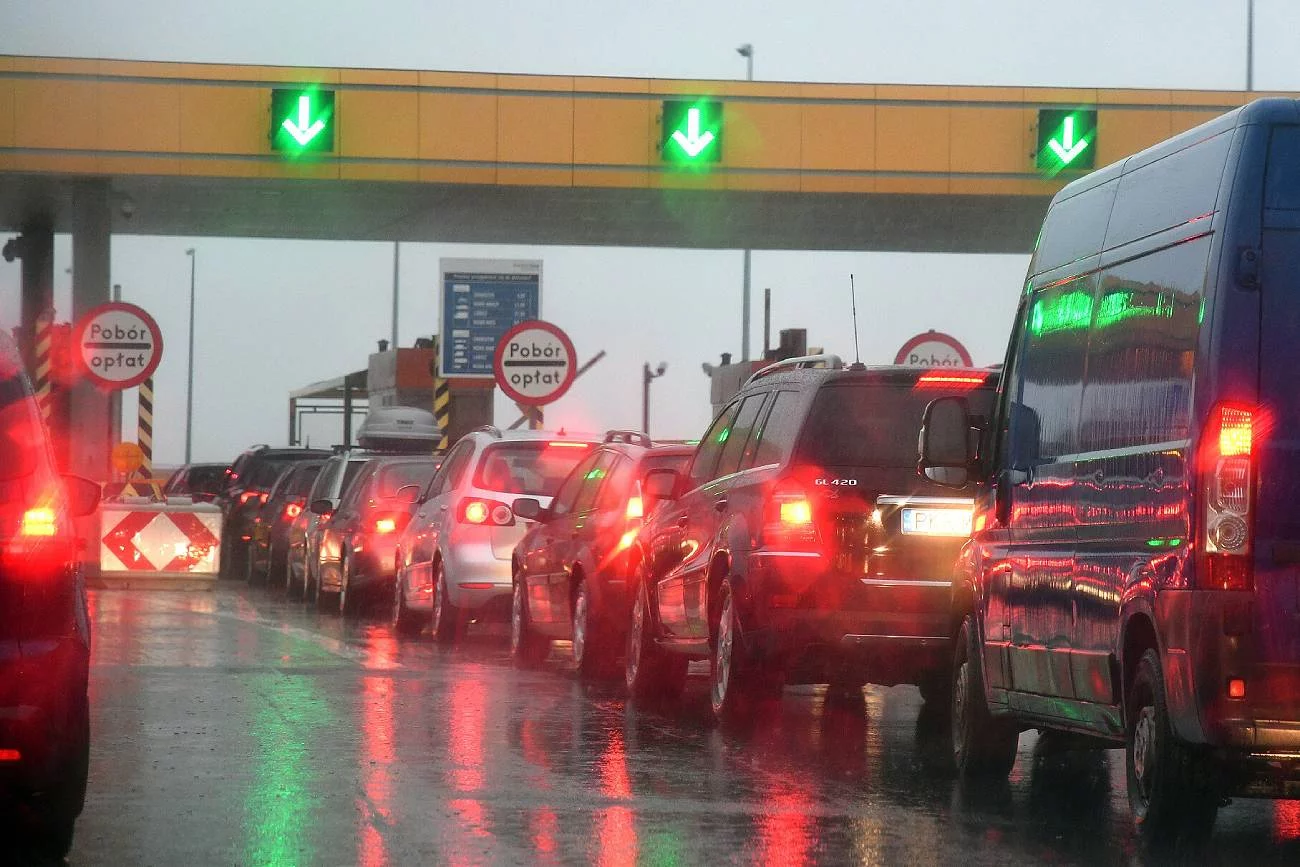 Na rządowych odcinkach autostrad A2 i A4 od grudnia znikną bramki, ale nowy system opłat e-Toll wzbudza obawy kierowców. Na rządowych odcinkach autostrad A2 i A4 od grudnia znikną bramki, ale nowy system opłat e-Toll wzbudza obawy kierowców