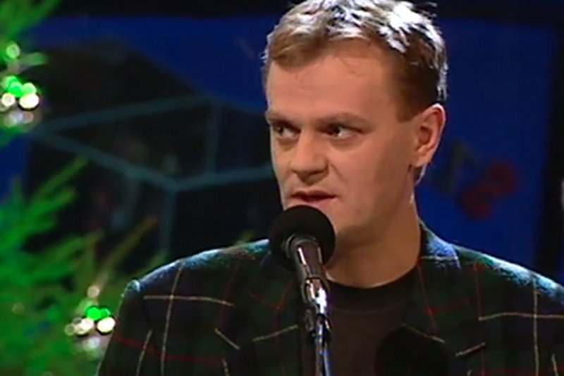 Donald Tusk w 1996 roku śpiewa kolędę w "Szansie na sukces".