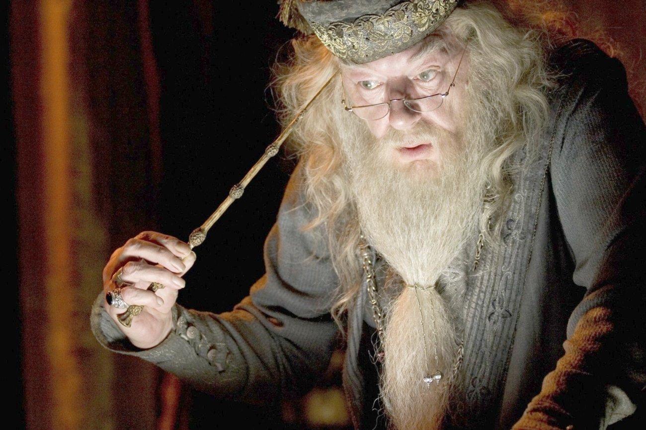 Kto zagra Albusa Dumbledore'a w serialu "Harry Potter"?