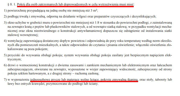 Rozporządzenie MSW z 2012 r. ws. wymaganych warunków w PdOZ – wyraźnie mowa jest o takich materacach, które da się umyć. W KMP w Białymstoku materace i poduszki były w takim stanie, że były już nie do umycia, przesiąknięte wydzielinami biologicznymi.