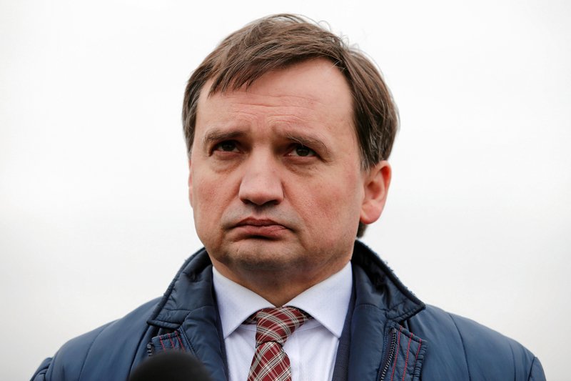 Wynajęty zabójca miał podłożyć bombę pod samochód ministra lub go otruć.