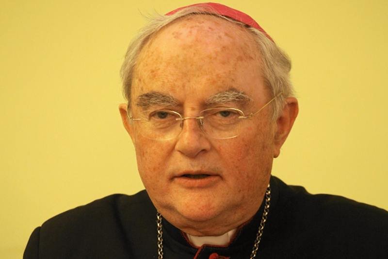 Arcybiskup Henryk Hoser zabrał głos w sporze o nadrzędność prawa Boskiego nad prawem stanowionym przez ludzi.