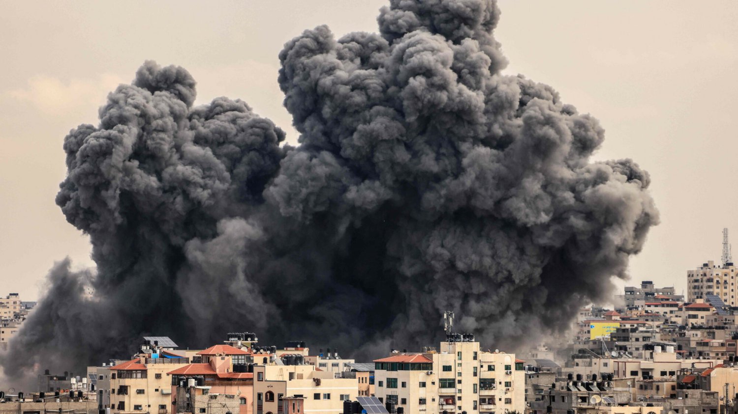 7 października Hamas zaatakował Izrael. Izraelskie siły odpowiedziały akcją w Strefoe Gazy.