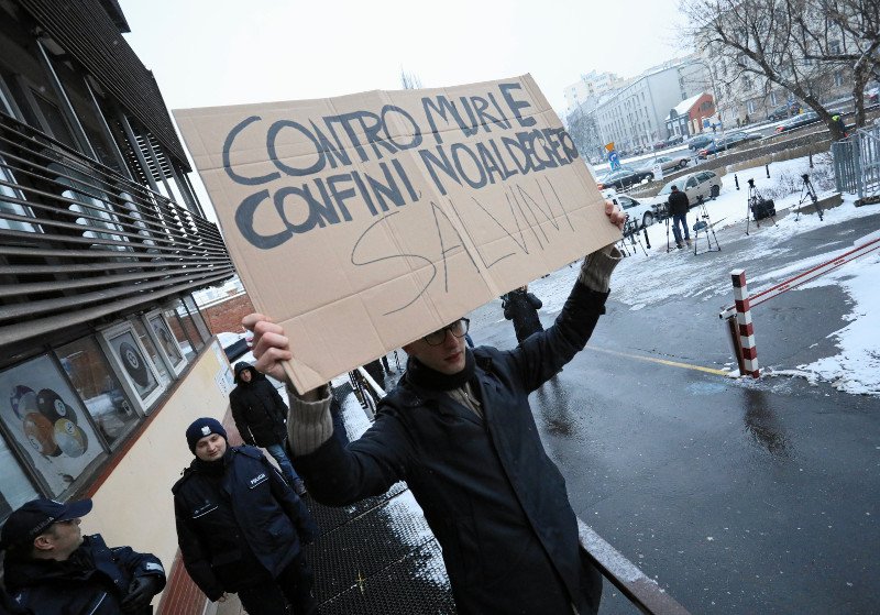 Protest przed spotkaniem Kaczyński-Salvini przed siedzibą PiS.
