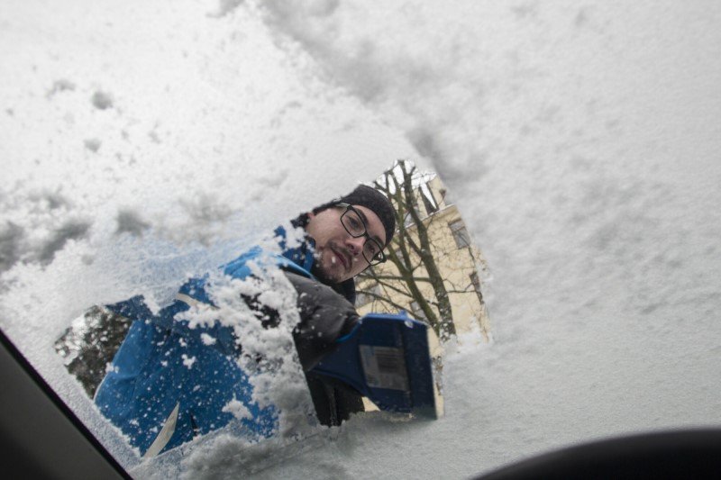 Zamarznięte szyby to częsty problem