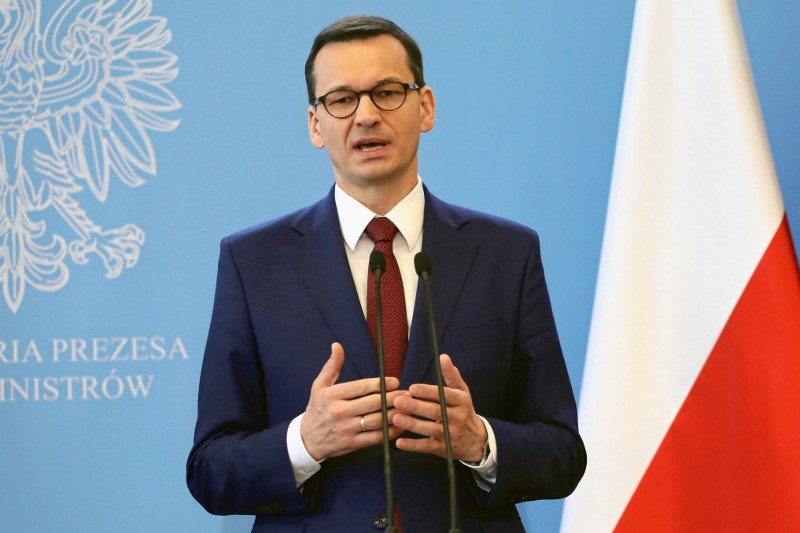 Premier wydaje się być zadowolony z decyzji nauczycieli. W specustawę brnie  jednak dalej.