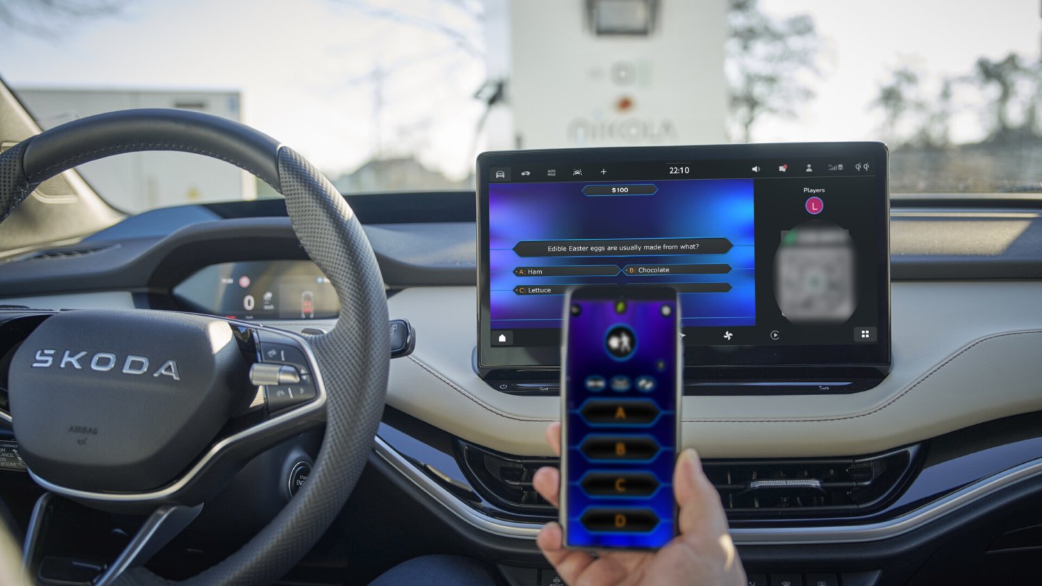 Masz Enyaqa lub Elroqa? Twoja Skoda stanie się konsolą do gier i kinem, jeśli masz ten pakiet