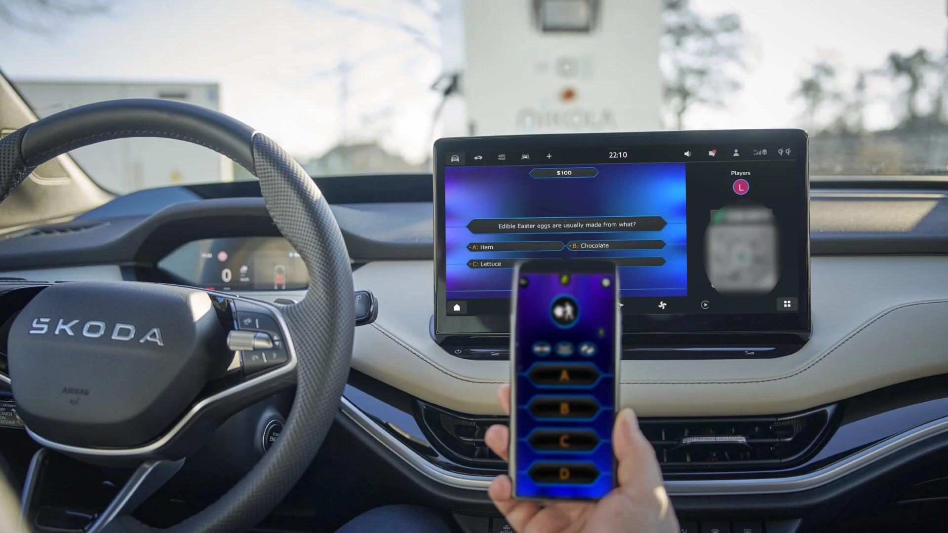 Masz Enyaqa lub Elroqa? Twoja Skoda stanie się konsolą do gier i kinem, jeżeli masz ten pakiet