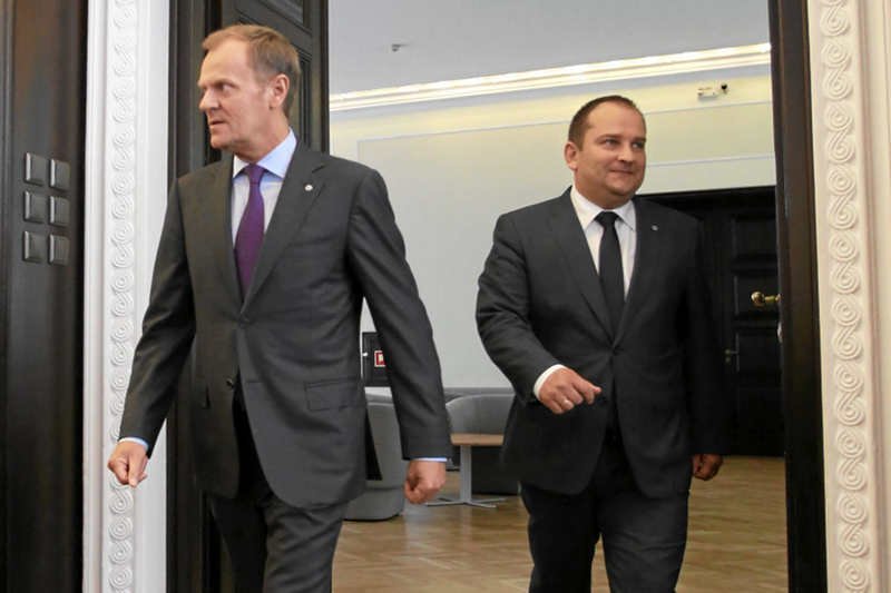 Premier Donald Tusk i szef Kancelarii Prezesa Rady Ministrów Tomasz Arabski