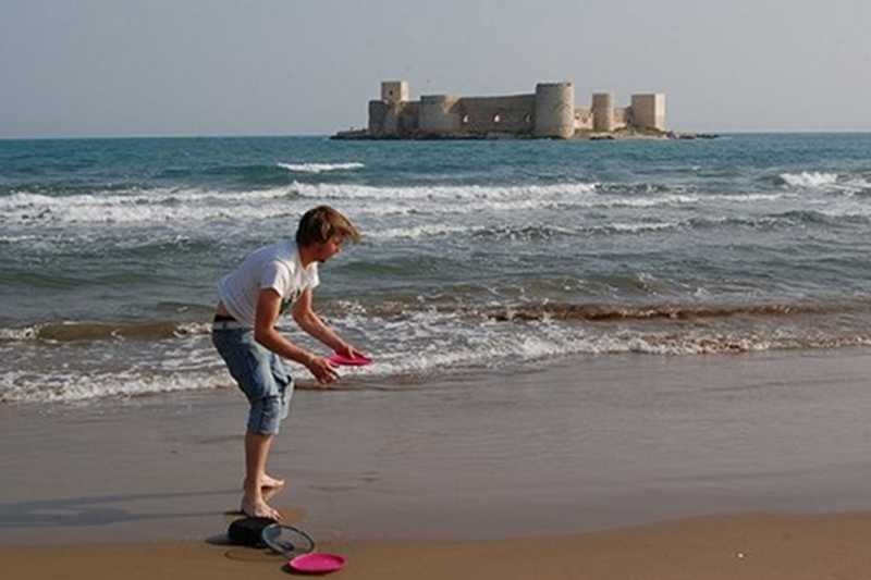 Fotkami z wakacji lubimy się dzielić na Facebooku