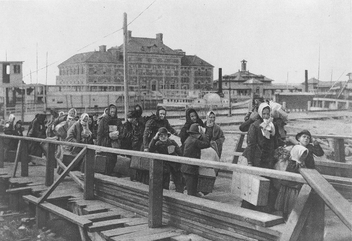 Imigranci przybyli na wyspę Ellis w Nowym Jorku, 1902 rok