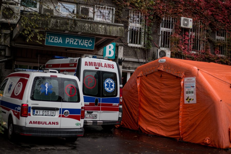 Dwie osoby zmarły w Małopolsce, gdyż w pobliżu nie było żadnych wolnych karetek.