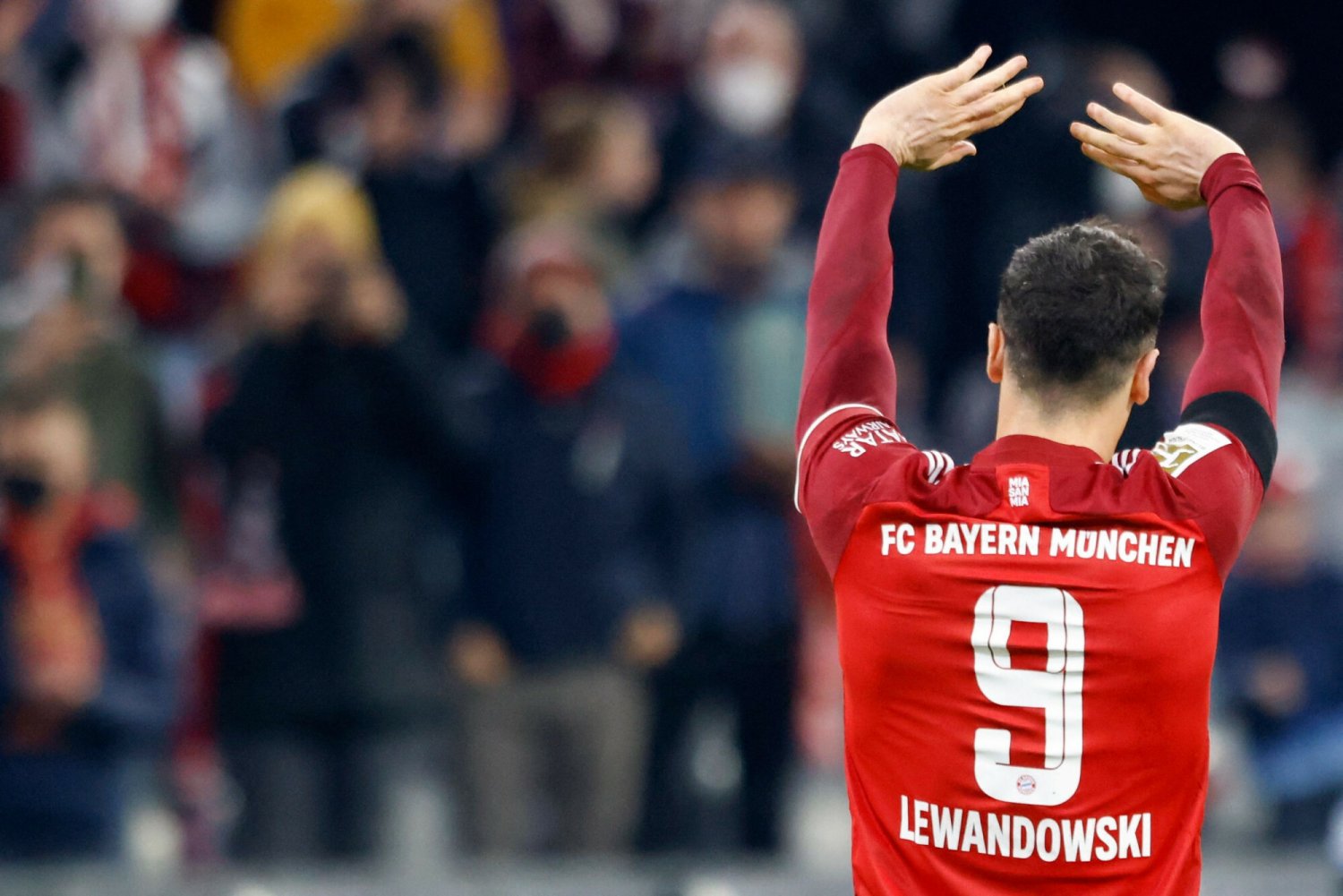 Robert Lewandowski żegna się po ośmiu latach z Die Roten, choć niewiele na to wskazywało