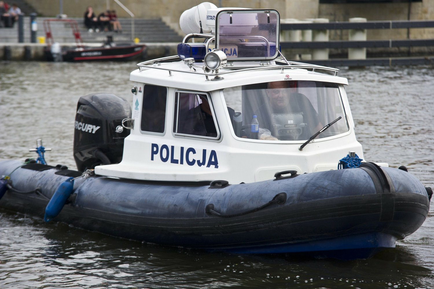 Zwłoki 25-latka znaleziono nad zalewem na Wisłoku w Rzeszowie.