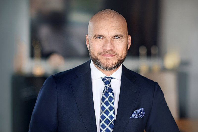 O zjawisku tezauryzacji, najlepszych opcjach do inwestowania w dobie koronakryzysu i kondycji rynku nieruchomości rozmawiamy z Adamem Małaczkiem, prezesem zarządu Moderna Holding