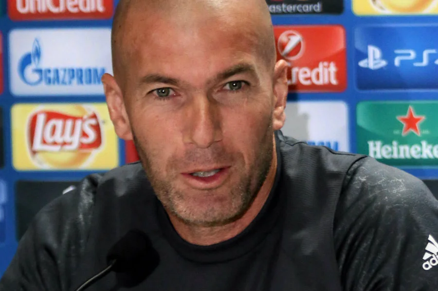 Zinedine Zidane powiedział, że Real Madryt potrzebuje nowego trenera, by wygrywać.