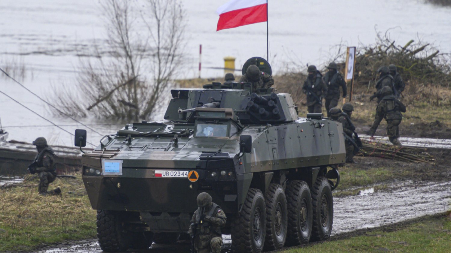 Wojna w Polsce. Co piąty Polak uciekłby z kraju, na front chce iść co dziesiąty