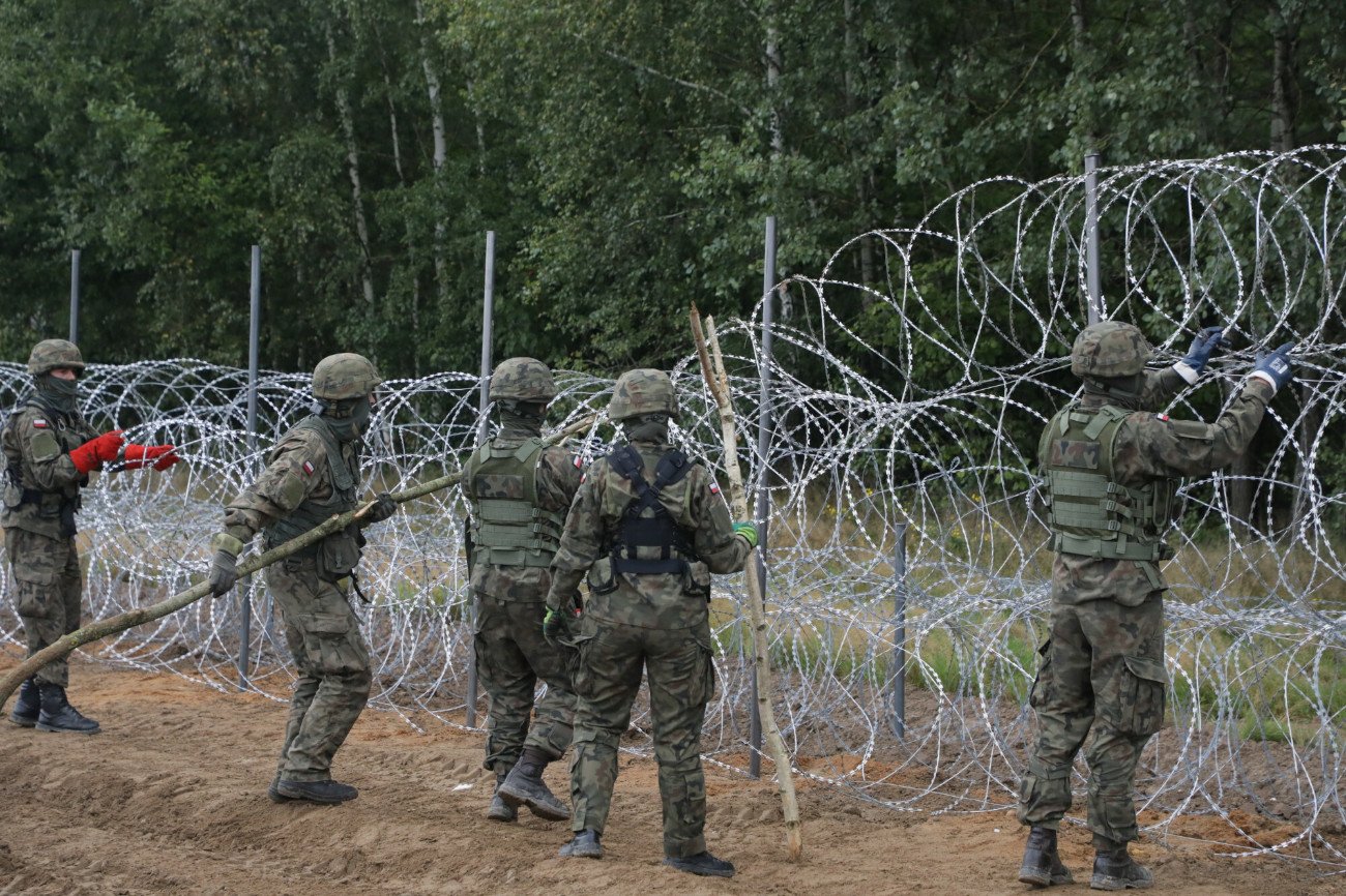 Andrzej Duda podpisał specustawę o budowie muru na granicy z Białorusią.