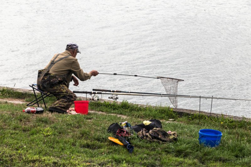 Do wędkowania w Polsce potrzebna jest... karta.