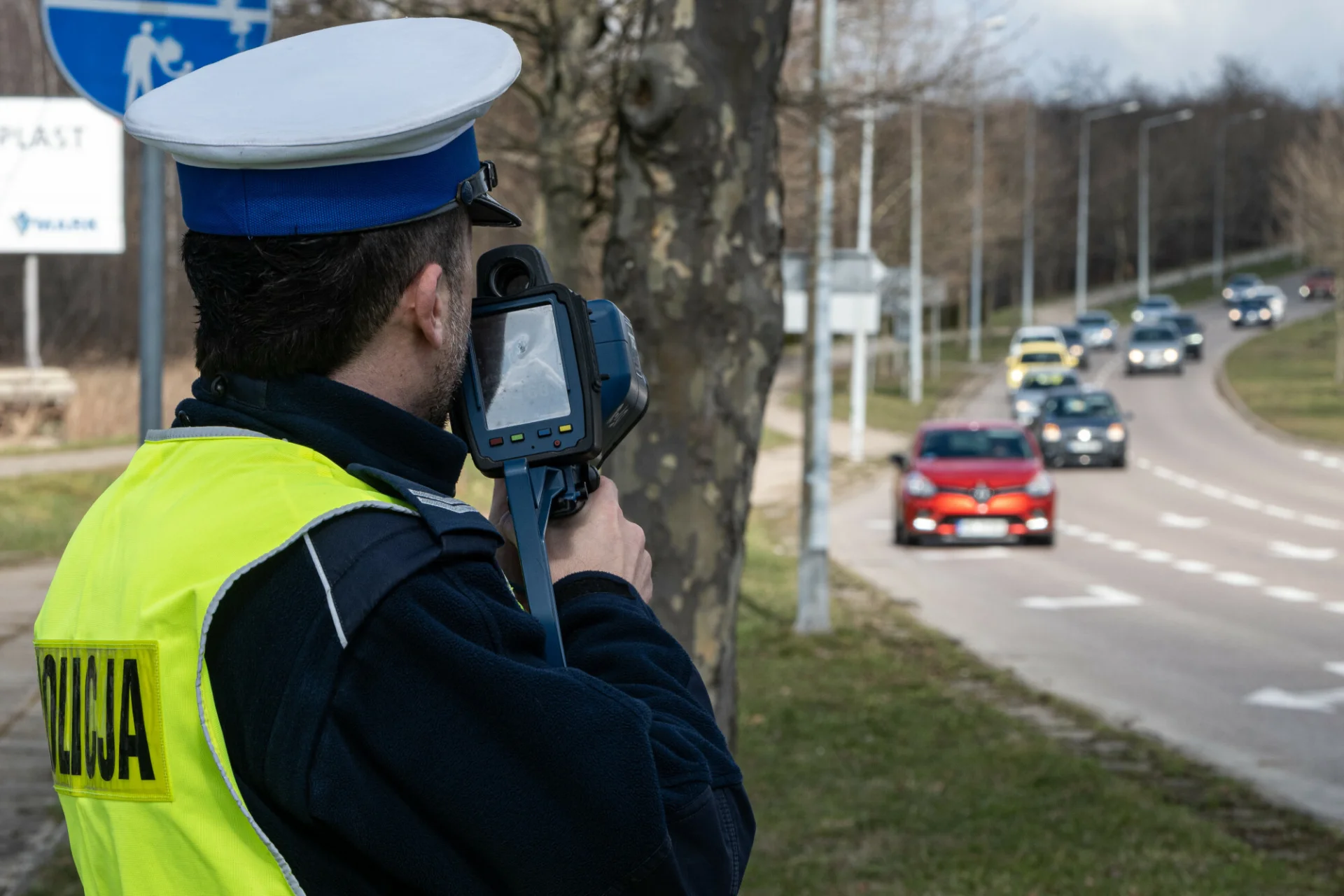 Policja stosuje kaskadowe pomiary prędkości. Ma to być sposób na piratów drogowych.