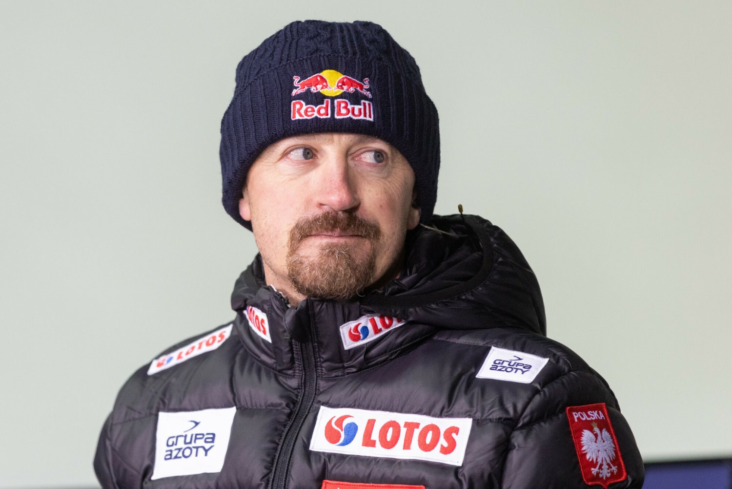 Adam Małysz uważa, że ktoś doniósł FIS ws. sprzętu Polaków, a federacja ruszyła z drobiazgowymi kontrolami