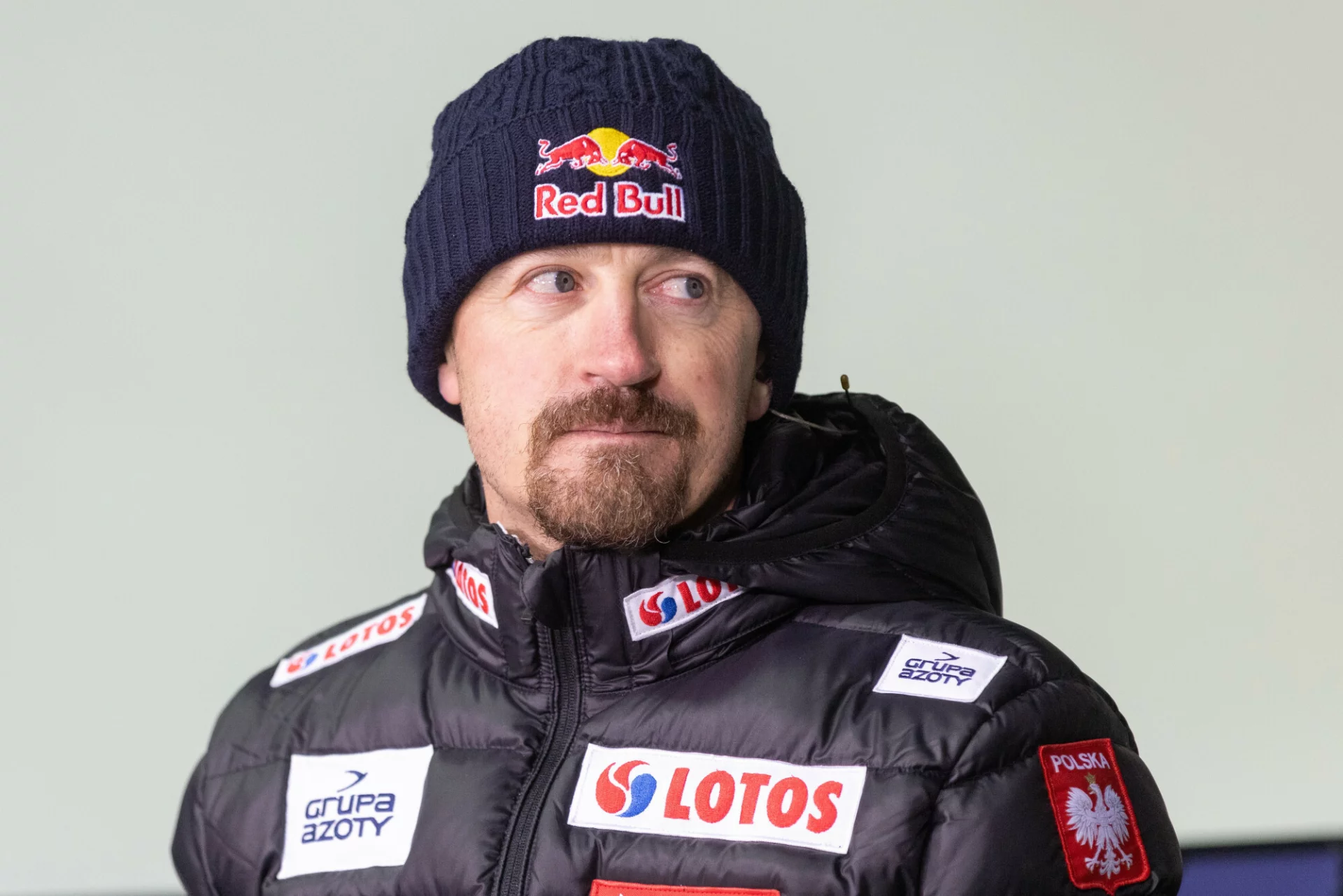 Adam Małysz uważa, że ktoś doniósł FIS ws. sprzętu Polaków, a federacja ruszyła z drobiazgowymi kontrolami