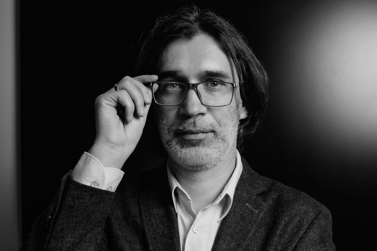 "Morderstwo (nie)doskonałe" na aukcji WOŚP. Nagraj podcast z niezawodnym Tomkiem Ławnickim.