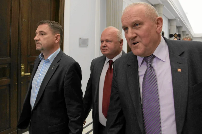 Przewodniczący NSZZ Solidarność Piotr Duda , przewodniczący Federacji Związków Zawodowych Tadeusz Chwałka i przewodniczący OPZZ Jan Guz