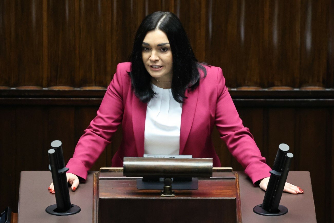 Prezes Magdalena Sroka, posłanka partii Porozumienie.