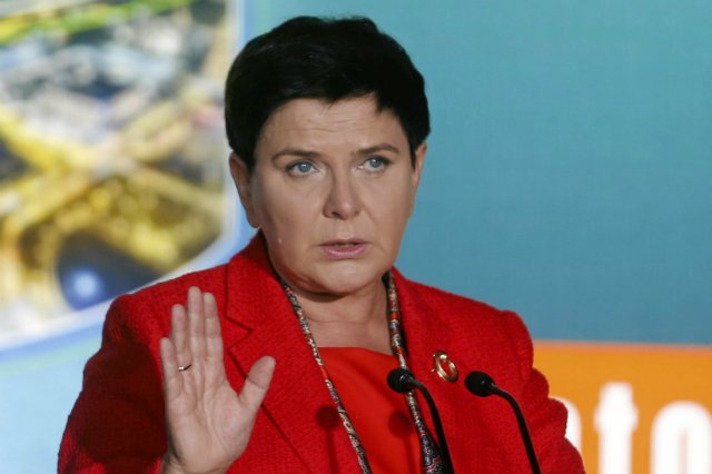 Pani premier korzysta czasami ze wsparcia, w tym zakresie też - powiedział Rafał Bochenek o lekcjach angielskiego, jakie pobiega Beata Szydło.