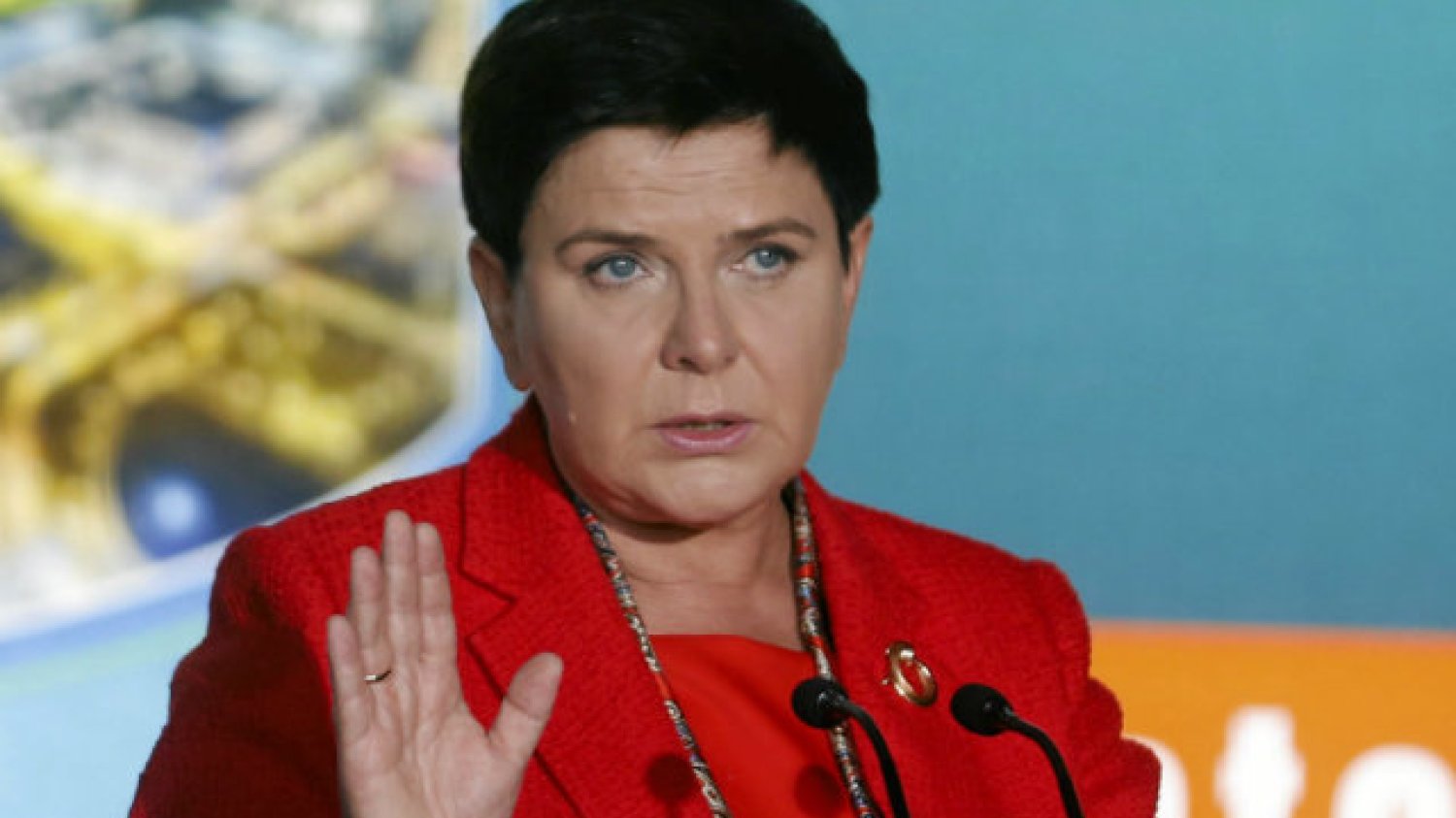 Pani premier korzysta czasami ze wsparcia, w tym zakresie też - powiedział Rafał Bochenek o lekcjach angielskiego, jakie pobiega Beata Szydło.