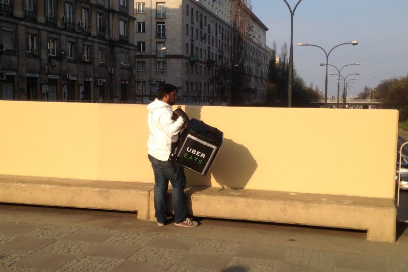 Na grupie UberEATS Kierowcy Dostawcy, niedoświadczeni dostawcy znajdą sporo trików i porad.