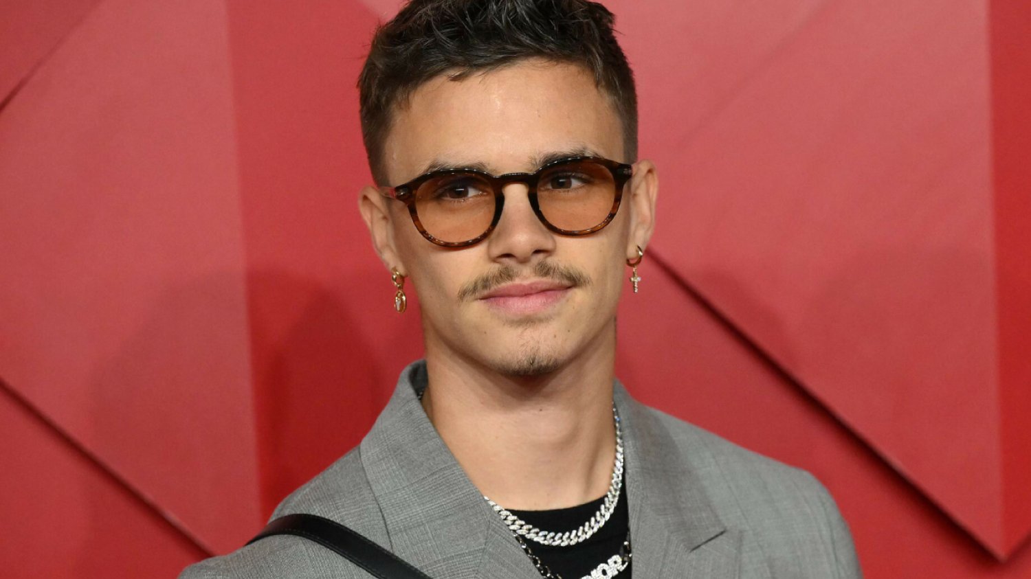Romeo Beckham się żeni? Syn Davida i Victorii Beckhamów nie oświadczył się