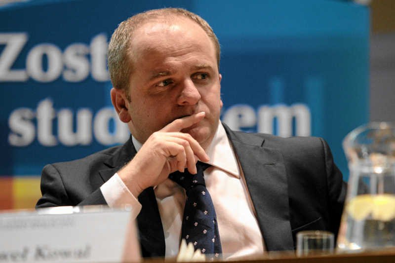 Paweł Kowal krytykuje ocenianie nastroju Donalda Tuska na podstawie zdjęć.