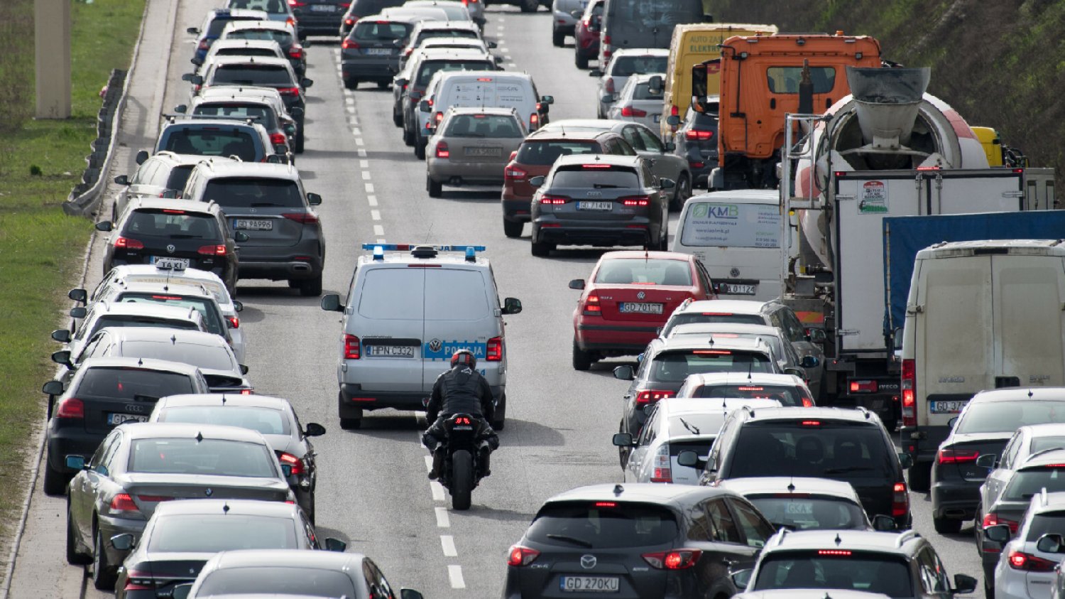 Niemcy. Wielki korek na granicy z z Polską. Auta ciągną się przez aż 25 km.