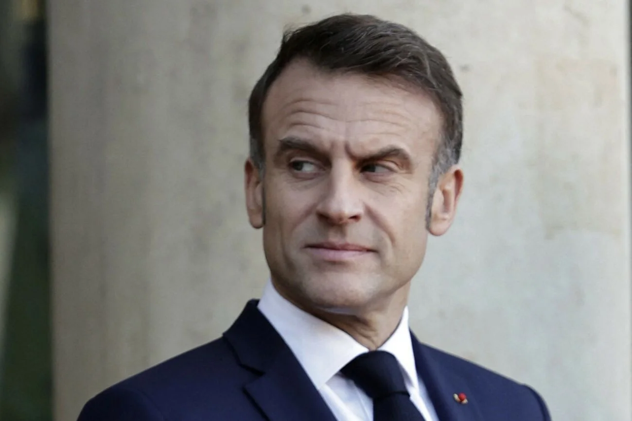Kryzys we Francji. Opozycja domaga się dymisji Macrona. Francji grozi upadek rządu. Opozycja chce dymisji Macrona.
